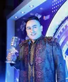 Jebolan ajang pencarian bakat dangdut, Nassar menyabet penghargaan sebagai Penyanyi Dangdut Pria Paling Ngetop, SCTV Music Awards 2016. (Nurwahyunan/Bintang.com)