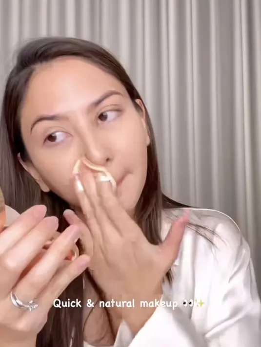 Lalu di bagian kedua bawah hidung secara merata. Untuk mendapat hasil yang sempurna.  [@jscmila]