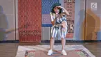 Gaya Andien saat launching album terbarunya yang bertajuk Metamorfosa di kawasan Thamrin, Jakarta, Rabu (4/10). Album terbaru andien yang bertajuk Metamorfosa mengambarkan rangkaian perubahan kehidupannya. (Liputan6.com/Herman Zakharia)