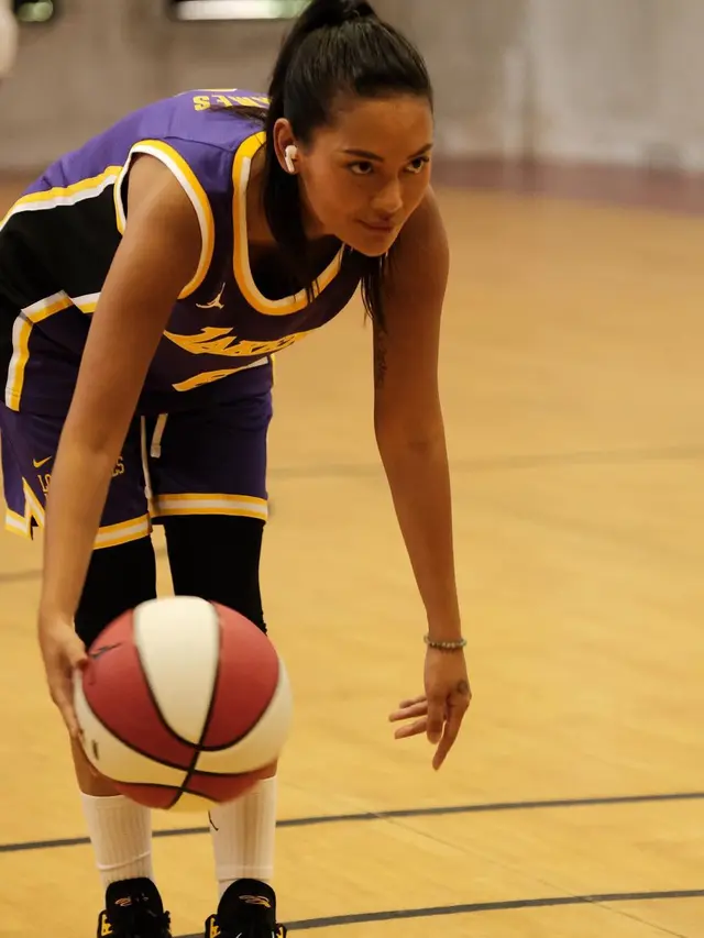 Erika Carlina bikin penasaran netizen (Instagram/eri.carl)