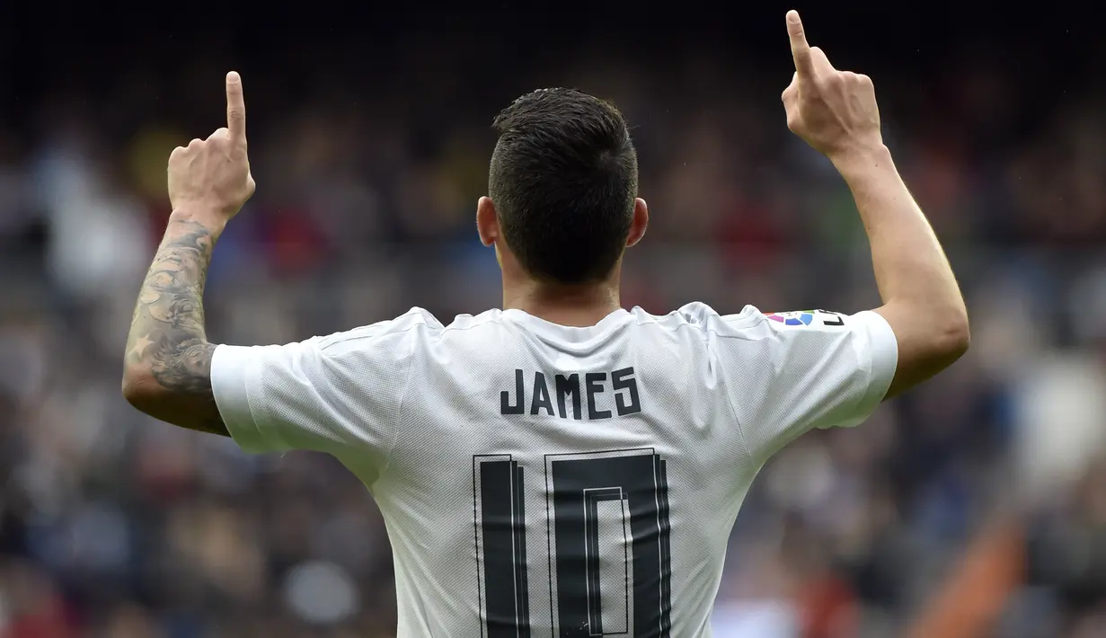 2. James Rodriguez, tidak menjadi pilihan utama dari pelatih Real Madrid, Zinedine Zidane membuatnya ingin pindah. Menurut Squawka, gelandang berkebangsaan Kolombia itu siap ditampung oleh MU. (AFP/Gerard Julien)