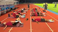 Timnas Indonesia U-24 menjalani latihan pemulihan fisik setibanya di Jinhua Youth Sports Scholl Football, Huangzhou, Minggu (17/9/2023) malam. (Dok. PSSI)