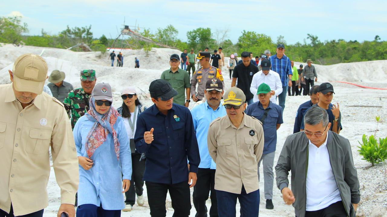 Menteri Lingkungan Hidup Hanif Faisol Nurofik menyatakan akan menyelidiki kerusakan lingkungan Kabupaten Katingan, Provinsi Kalimantan Tengah.