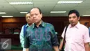 Sutan Bhatoegana berjalan usai menghadiri sidang lanjutan di Pengadilan Tipikor, Jakarta, Kamis (18/6/2015). Sutan Bhatoegana terlibat atas dugaan dalam kasus suap pembahasan APBNP 2013 di Kementerian ESDM. (Liputan6.com/Helmi Afandi)