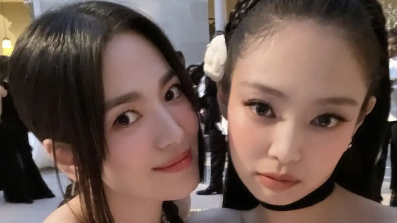 Gaya 2 Superstar Korea Selatan di Met Gala 2023, Song Hye Kyo dan Jennie Blackpink
