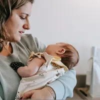 Merawat bayi membutuhkan banyak energi dan perhatian. Karena itu, ibu baru tetap perlu memiliki waktu untuk beristirahat, mengenali kebutuhan diri, dan memulihkan energi. (Foto/Dok: Pexels)