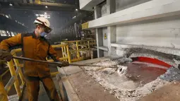 Usai mendapat restrukturisasi utang dari lembaga penyedia jasa keuangan, Portigon AG, Russal Krasnoyarsk diprediksi akan menjadi produsen aluminium terbesar di dunia, (8/7/2014). (REUTERS/Ilya Naymushin) 