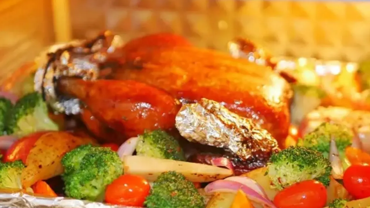 Resep ayam panggang utuh untuk disajikan saat malam Natal. (dok. Cookpad @Slicecutecake)