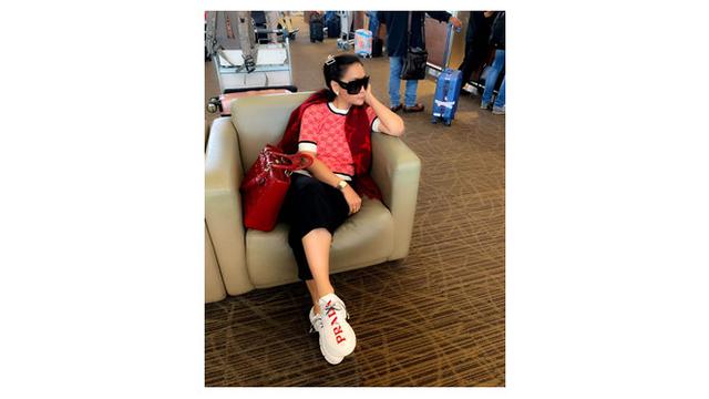 6 Potret 'Fashion Airport' Inul Daratista yang Selalu Tampil Mewah