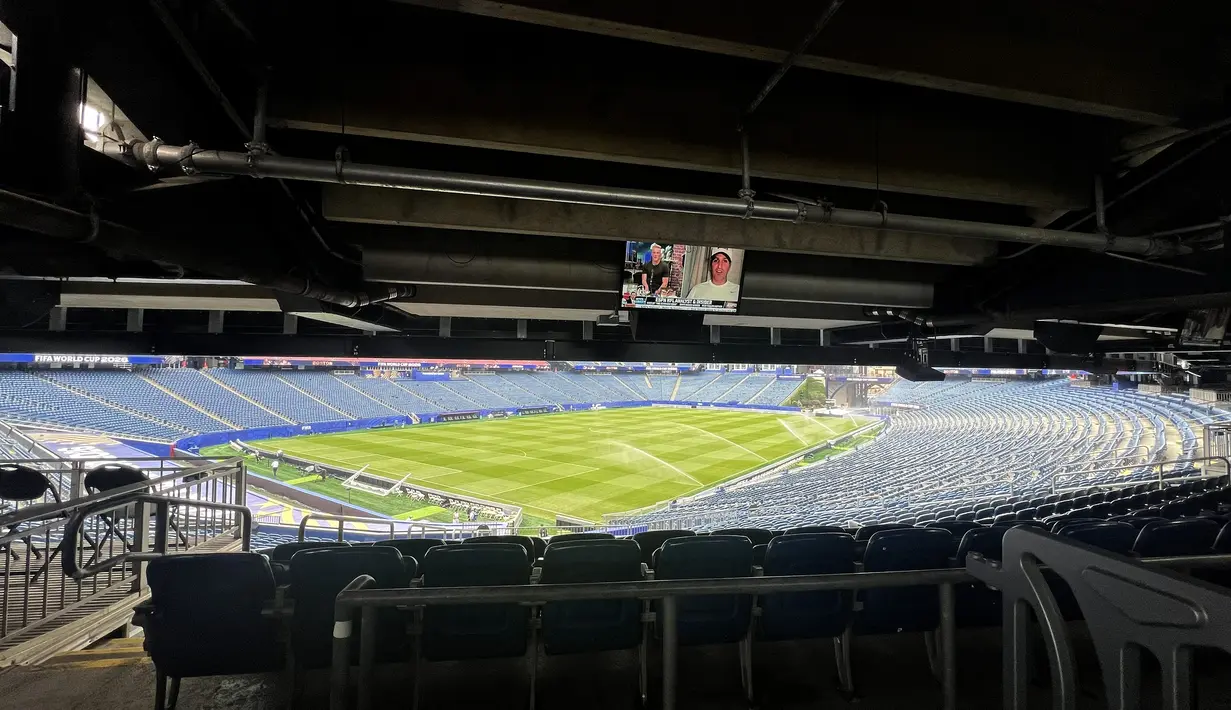 Suasana tribun Gillette Stadium di Foxborough, Boston, AS, menjelang pertandingan fase grup Piala Dunia 2026, Kamis (18/6/2026). Hamparan rumput yang terawat, tribun berkapasitas lebih dari 65 ribu penonton, serta fasilitas modern menjadi daya tarik stadion yang menjadi salah satu venue penyelenggara Piala Dunia 2026 tersebut. (KLY Sports/Hery Kurniawan/Adv/Powerade)
