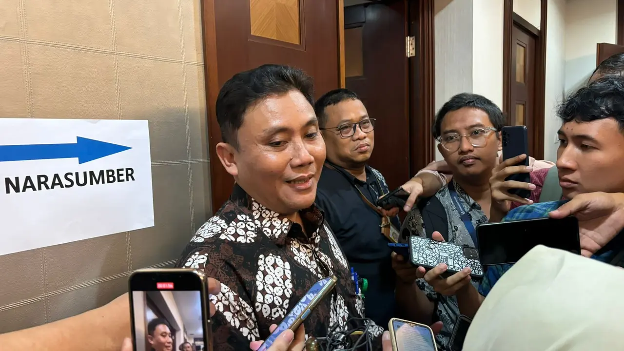 Komisioner BP Tapera Heru Pudyo Nugroho membeberkan manfaat yang akan didapatkan peserta Tapera dalam konferensi pers terkait Tapera di Kementerian Sekretariat Presiden, Jumat (31/5/2024). (Tira/Liputan6.com)