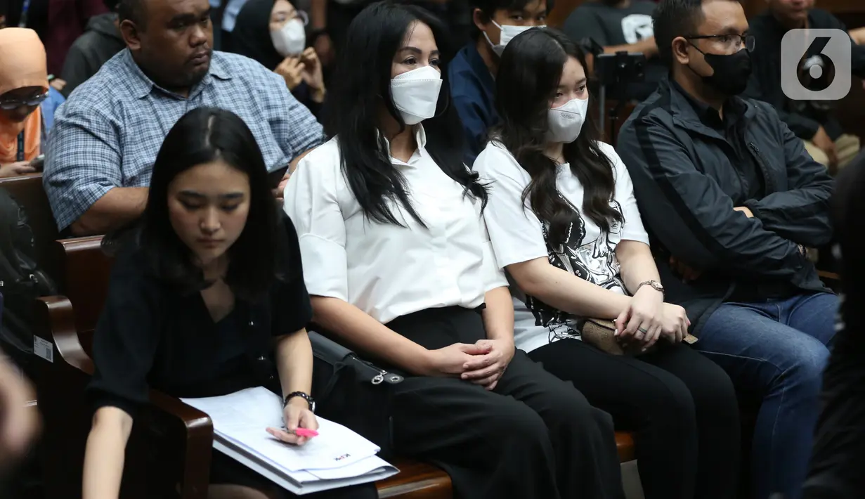 Rafael Alun didakwa melakukan pidana tersebut bersama sang istri, Ernie Meike Torondek. (Liputan6.com/Johan Tallo)