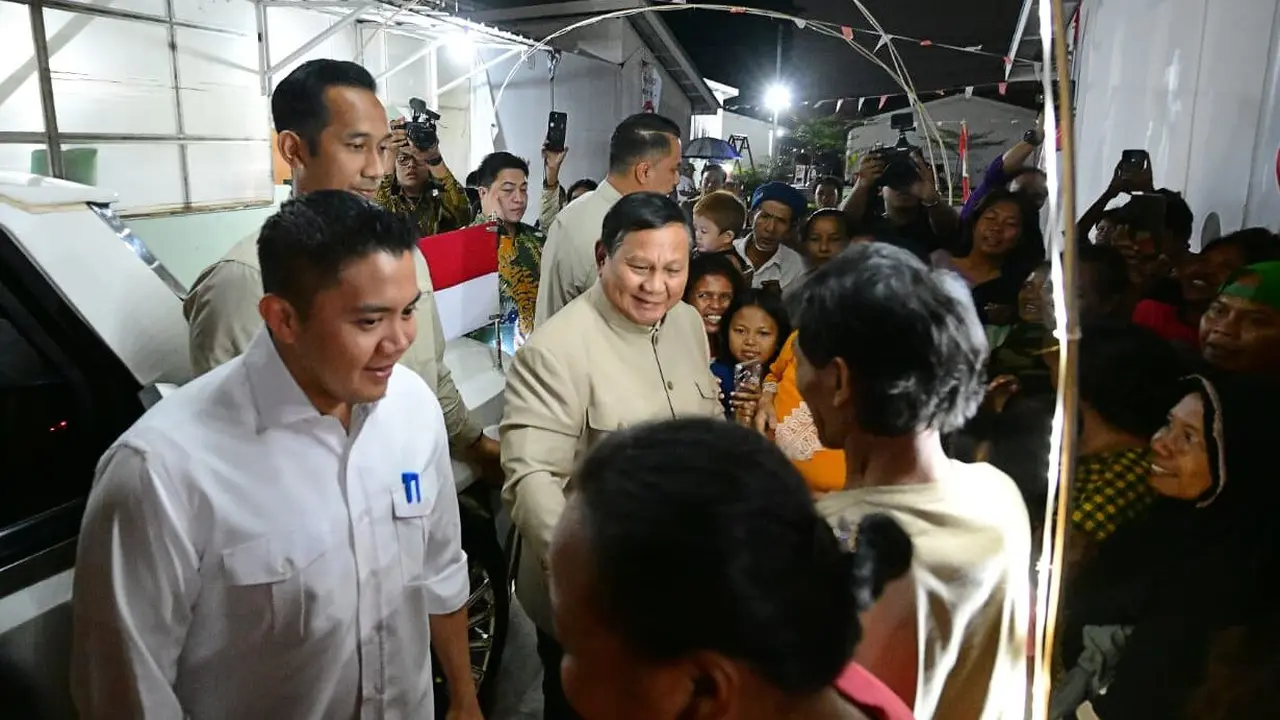 Momen Hangat Prabowo Bersama Warga Relokasi Senen