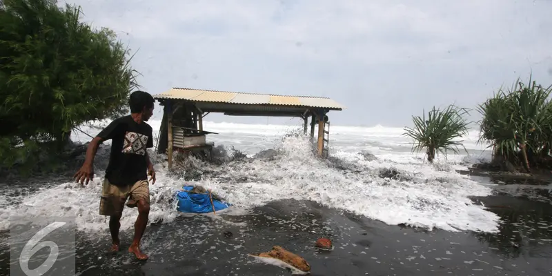 20160609- Gelombang Tinggi Hantam Pantai Selatan Yogya- Boy Harjanto