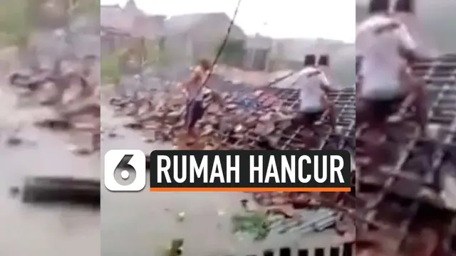 VIDEO: Angin Puting Beliung Hancurkan Puluhan Rumah di Lampung