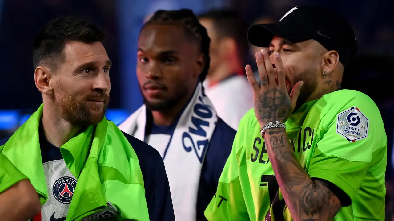 Foto: Ekspresi Datar Lionel Messi saat PSG Merayakan Gelar Juara Liga Prancis