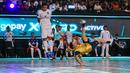 Pemain Fury Squad, Falcao melakukan tendangan salto ke gawang Lynx Hunters dalam laga perebutan peringkat ketiga Futsal X Series 2 yang berlangsung di GOR UNJ, Rawamangun, Jakarta, Minggu (18/01/2026). (Bola.com/Bagaskara Lazuardi)