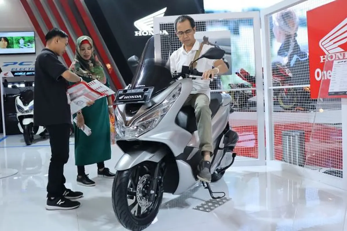 Honda PCX Jadi Buruan Konsumen di IIMS 2o19 (AHM)