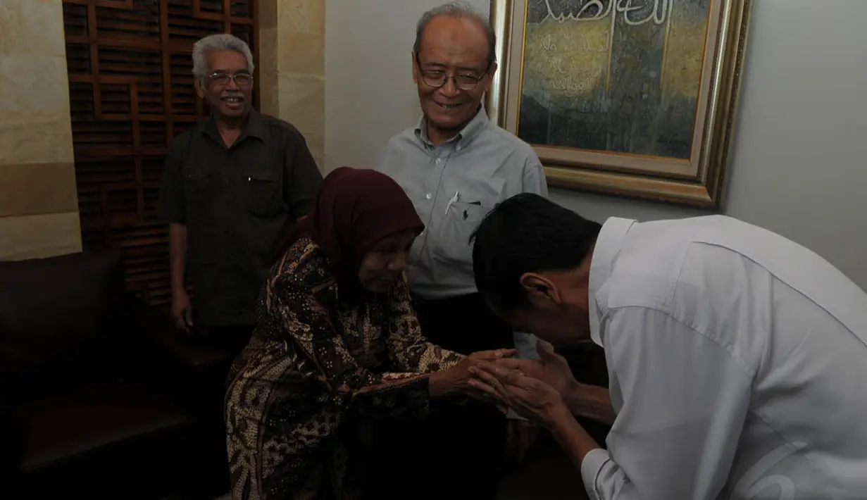 Jokowi tiba di kediaman Buya Syafii Maarif sekitar pukul 09.40 WIB di kawasan Gamping, Sleman, Yogyakarta (Liputan6.com/Herman Zakharia) 