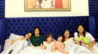 Ussy Sulistiawaty berkumpul bersama keluarga (Instagram/ussypratama)