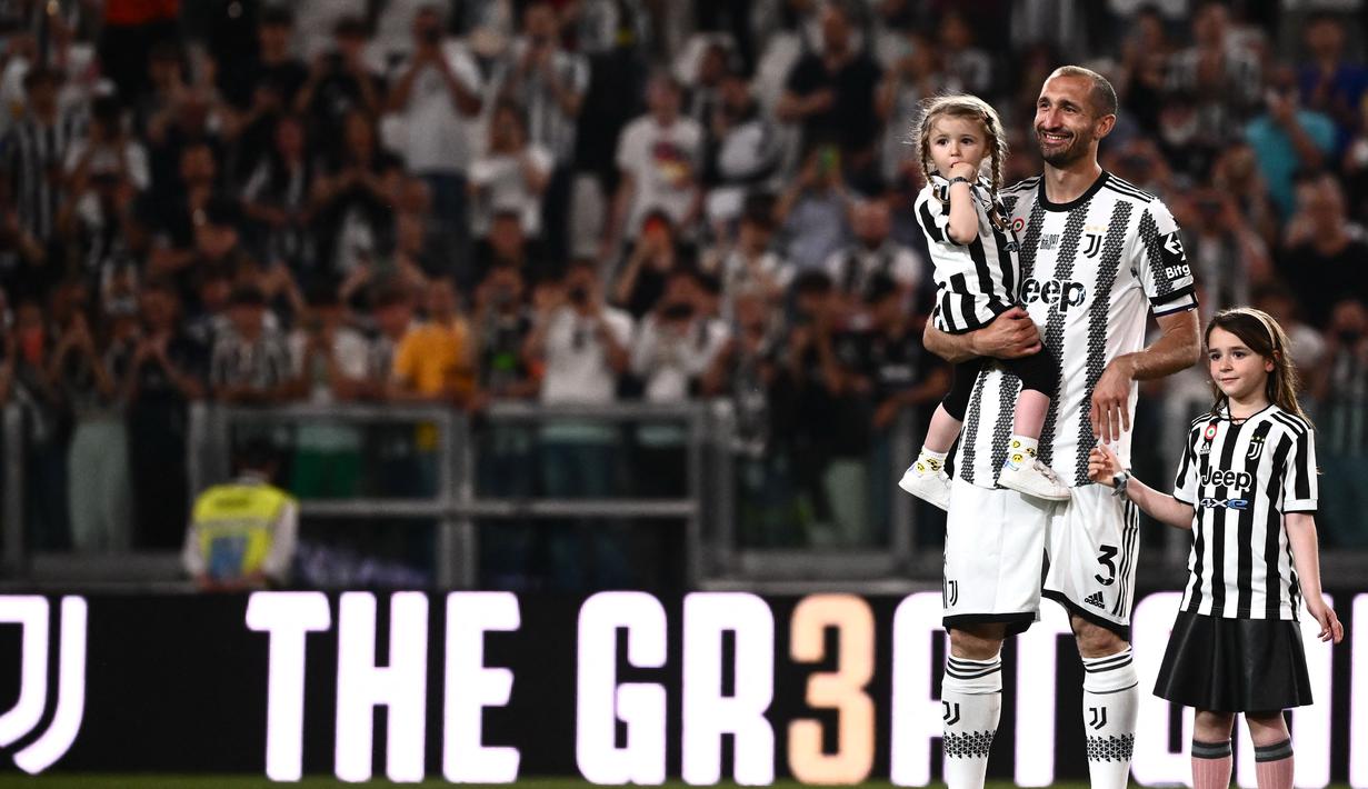 Kompatriot Insigne di timnas Italia, Giorgio Chiellini juga akan meramaikan MLS 2022/2023. Chiellini harus berpisah dengan Juventus yang telah membesarkan namanya selama 17 tahun. Chiellini hijrah ke Los Angeles FC pada musim ini dengan status bebas transfer. (AFP/Marco Bertorello)