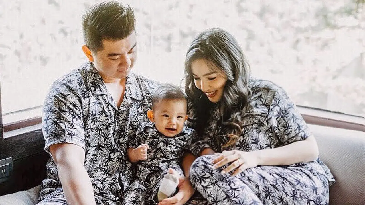 7 Pesona Istri Chef Arnold, Tiffany Sutanto Dalam Balutan Piyama