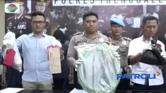 Polres Trenggalek tetapkan tujuh anggota keluarga yang menganiaya saudaranya sendiri dengan menggelonggongkan air secara paksa hingga korban tewas.