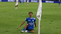 Winger Persib Bandung, Beckham Putra melakukan selebrasi setelah mencetak gol ke gawang Bali United pada lanjutan BRI Liga 1 2024/2025.