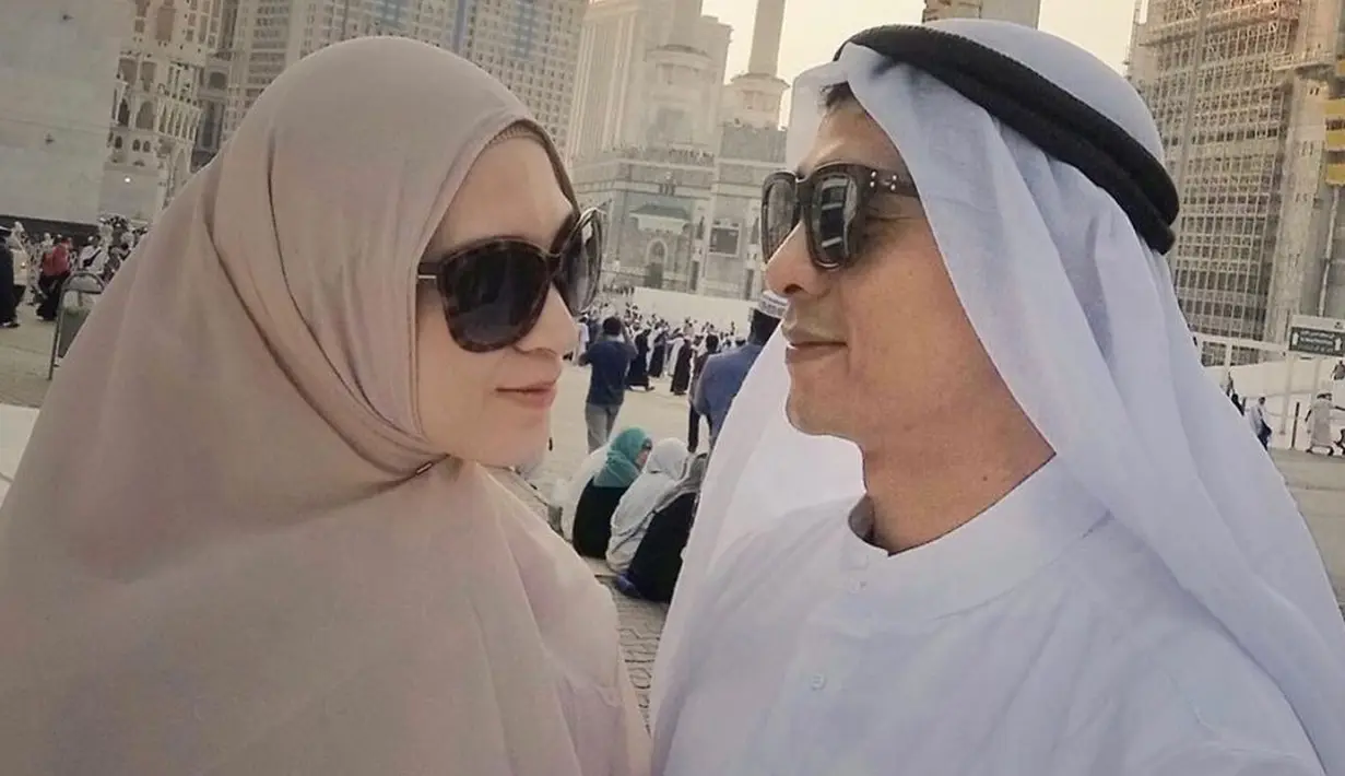 "Iya, karena aku udah jarang banget naik mobil jadi norak. Kayak tadi ke sini ya, aku bilang bentar-bentar, pusing. Kayak mau muntah gitu, saking udah nggak pernah pergi gitu lho," ucapnya seperti dilansir dari kanal Youtube TonightShowNet. (Instagram/donitahubiy)