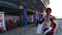 Pebalap Honda Indonesia, Mario Suryo Aji, mengakhiri balapan Thailand Talent Cup 2017 dengan manis. (Bola.com/Muhammad Wirawan Kusuma)
