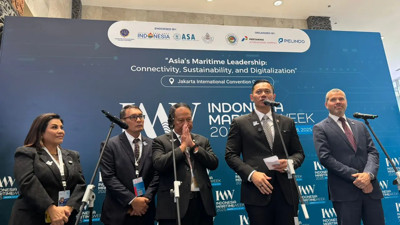 Menteri Koordinator Bidang Infrastruktur dan Pembangunan Kewilayahan Agus Harimurti Yudhoyono (AHY) saat membuka Indonesia Maritime Week 2025 di JCC, Senin (26/5/2025)