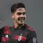 6. Andre Silva - Mencetak 10 gol di musim pertama belum cukup membuatnya bertahan di AC Milan hingga akhirnya dipinjamkan ke Sevilla. (Photo by MIGUEL MEDINA / AFP)