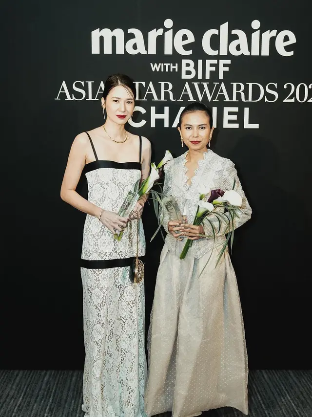 7 Potret Laura Basuki Raih Penghargaan di BIFF 2023, Ungkap Rasa Bangga