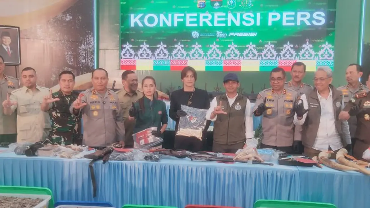 Konferensi pers Polda Riau terkait pengungkapan kematian gajah di Pelalawan (ANTARA/Bayu Agustari Adha)