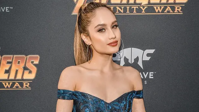 [Bintang] Cinta Laura