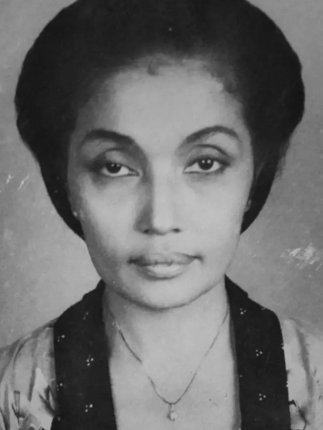 Larasatun ibunda Mayangsari.