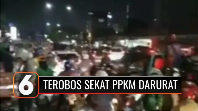 Ratusan kendaraan nekat menerobos penyekatan jalan yang diberlakukan polisi di Jalan Margonda Raya Depok, Jawa Barat. Mereka mampu menerobos barikade penyekatan meski dijaga ketat petugas.