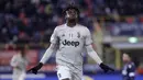 Striker Juventus, Moise Kean, merayakan gol yang dicetaknya ke gawang Bologna pada laga Copa Italia di Stadion Renato Dall'Ara, Bologna, Sabtu (12/1). Bologna kalah 0-2 dari Juventus. (AP/Luca Bruno)