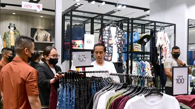 Jokowi Belanja Produk Lokal di Mal Grand Indonesia