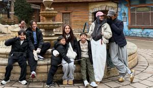 Artis Indonesia liburan akhir tahun 2025 di Korea Selatan. [IG: @zaskiadyamecca]