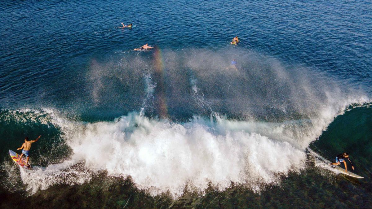 Menikmati Keindahan Pantai Lhoknga Aceh, Surganya Para Peselancar