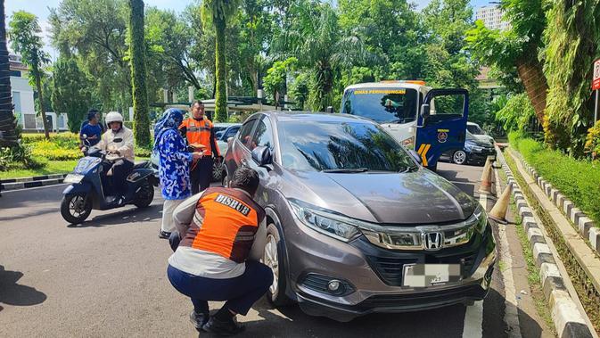 Puluhan Kendaraan ASN Depok Kena Razia Parkir Liar, Bannya Digembok