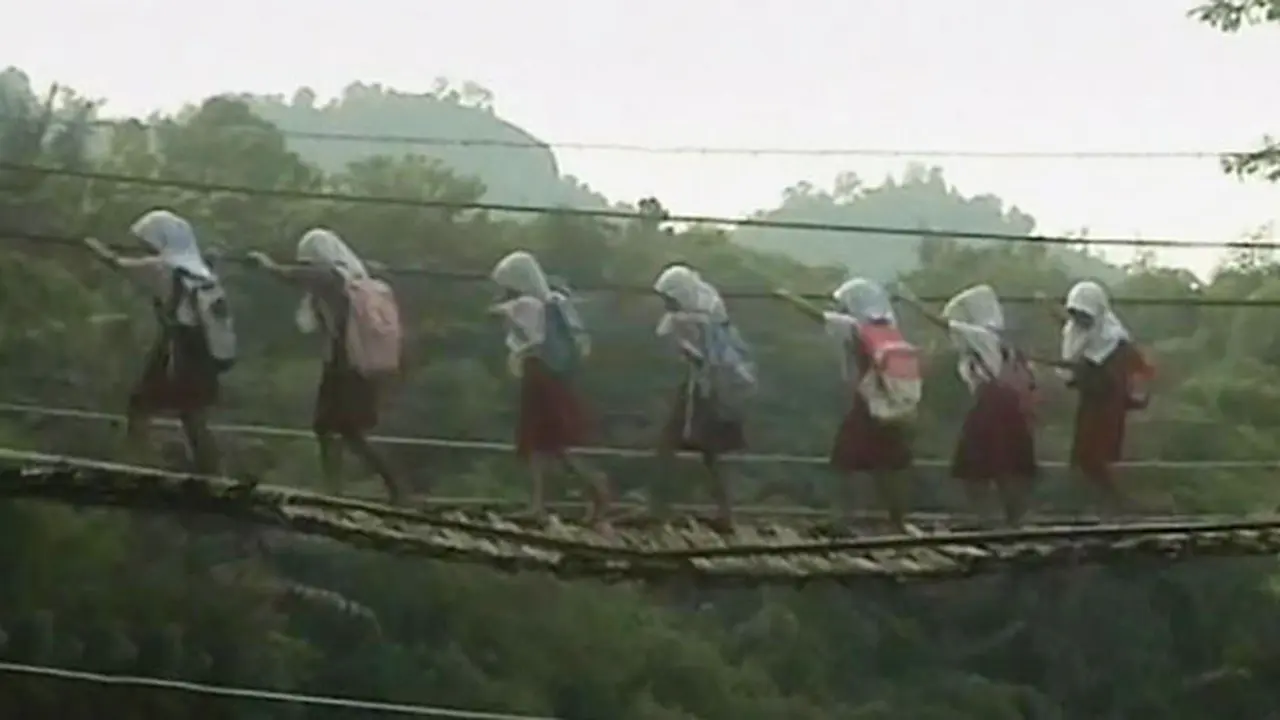 Bocah Gelantungan