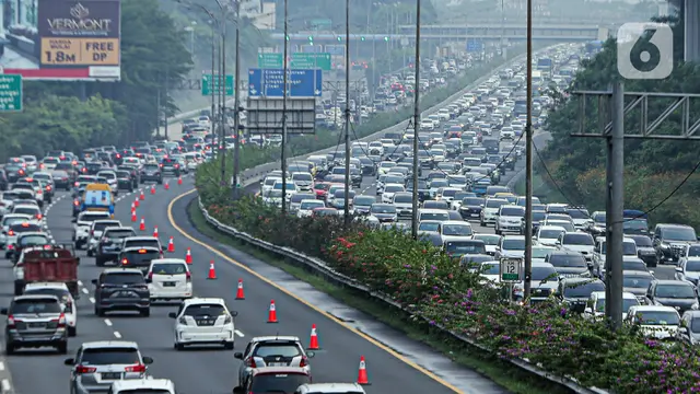 Kepadatan Arus Balik Lebaran Idul Fitri 2023 di Tol Jagorawi