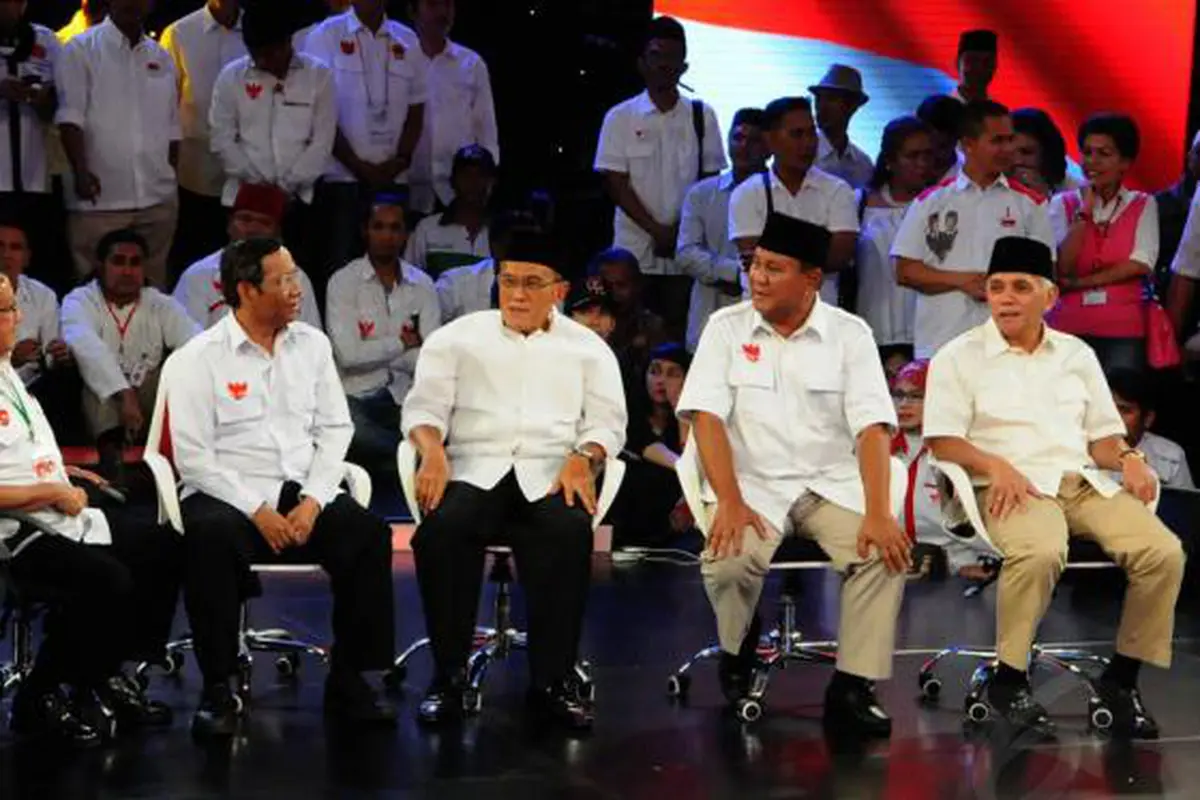 Prabowo Subianto bersama pimpinan partai-partai Koalisi Merah Putih