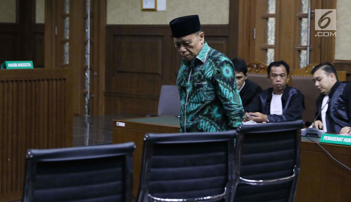 Mantan anggota Komisi XI DPR RI, Amin Santono bersiap menjalani sidang pembacaan tuntutan di Pengadilan Tipikor, Jakarta, Senin (21/1). Amin terdakwa penerimaan suap terkait pembahasan tambahan anggaran APBN P 2018. (Liputan6.com/Helmi Fithriansyah)