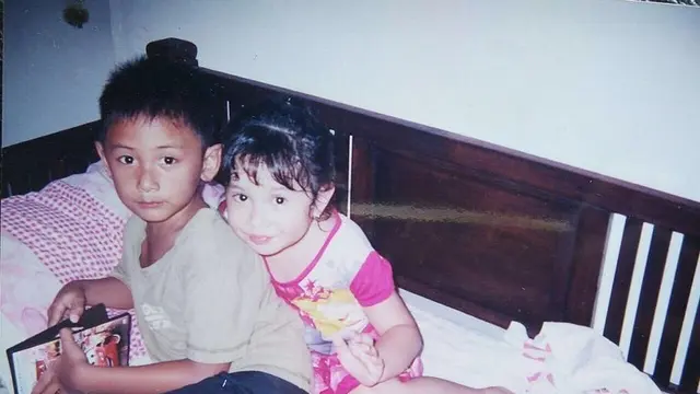 6 Potret Kedekatan Satine Zaneta dengan Sang Kakak, Jarang Terekspos