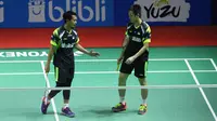 Mohammad Ahsan (kiri) masih terus jadi idola meski kalah di Indonesia Open 2018 (Liputan6.com/Helmi Fithriansyah)