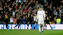Pemain Real Madrid Gareth Bale bereaksi setelah pemain Manchester City Kevin De Bruyne mencetak gol pada leg pertama babak 16 Liga Champions di Stadion Santiago Bernabeu, Madrid, Spanyol, Rabu (26/2/2020). Manchester City menang 2-1. (AP Photo/Manu Fernandez)