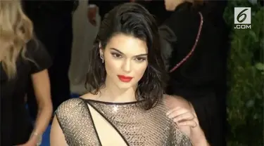 Kendall Jenner dinobatkan sebagai model termahal di dunia. Sebelumnya predikat model termahal dipegang oleh Gisele Bundchen.